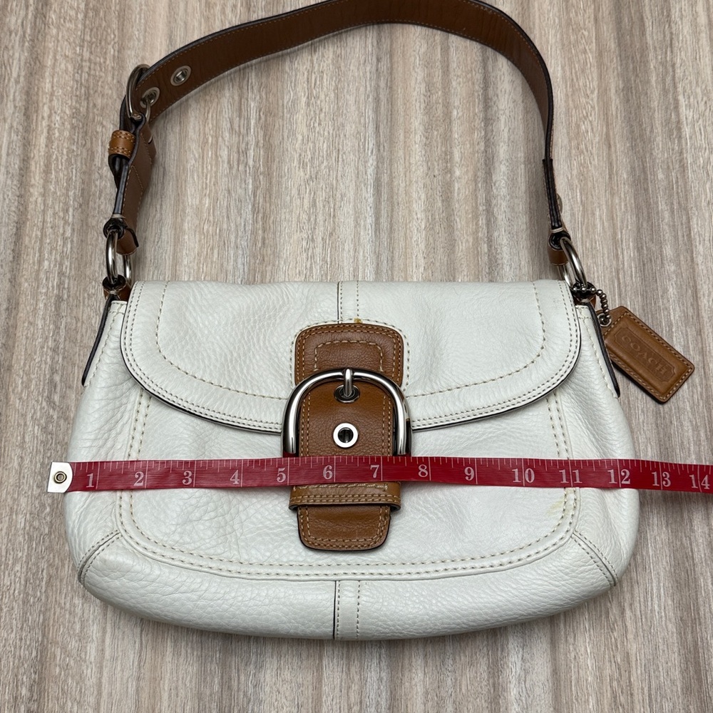 Vintage Coach Soho Flap Shoulder Bag in White / Tan Leather Is Authenticated - Picture 12 of 16
